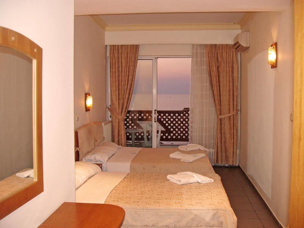 Poseidon Hotel 2*